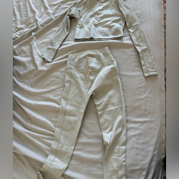 Sage green workout set - Picture 2 of 2